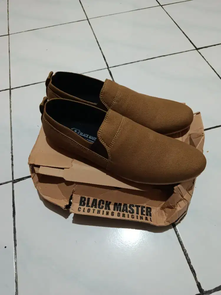 Sepatu baru black master size 43
