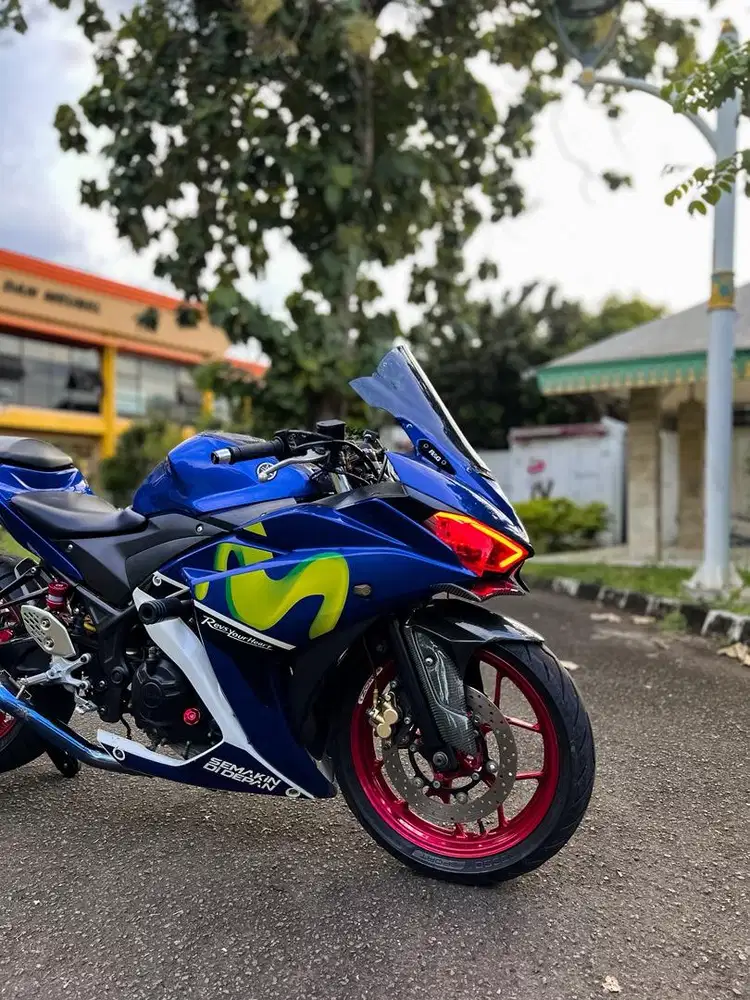 Yamaha R25 movistar