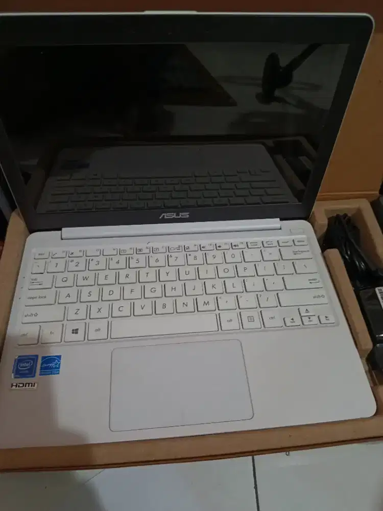 Asus E203 MAH upgrade SSD 224 GB