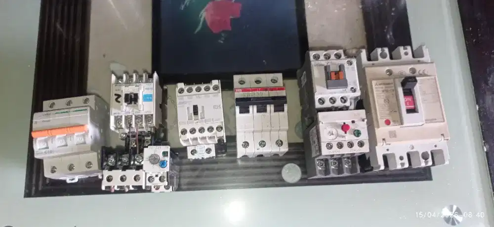 Equipment listrik kondisi bagus tersimpan baik