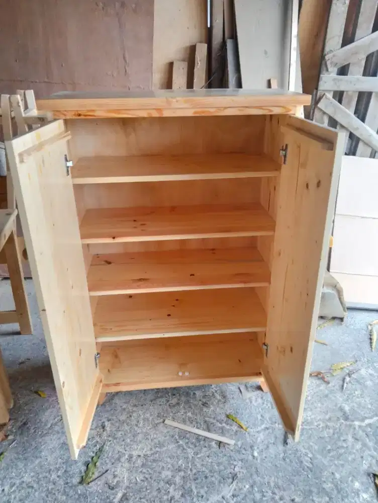 Lemari sepatu anti semut