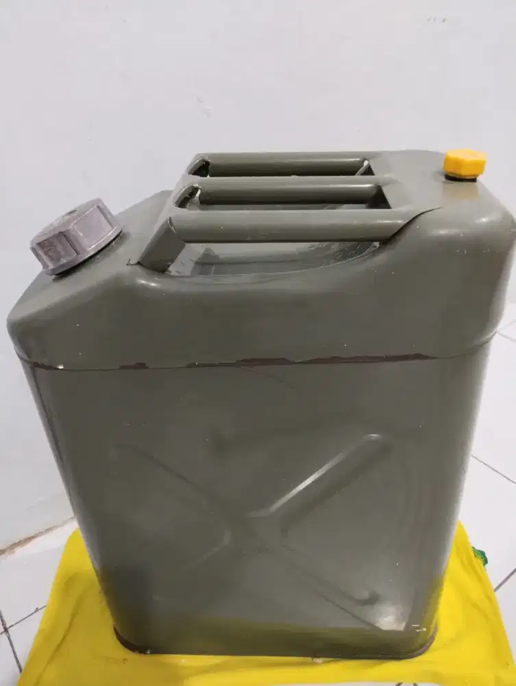 Jerigen besi, tempat BBM