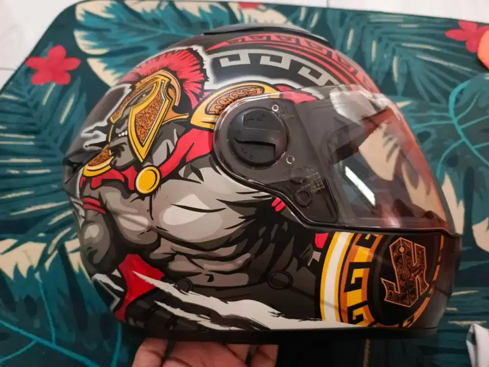 Helm Zeus 811 Spartan