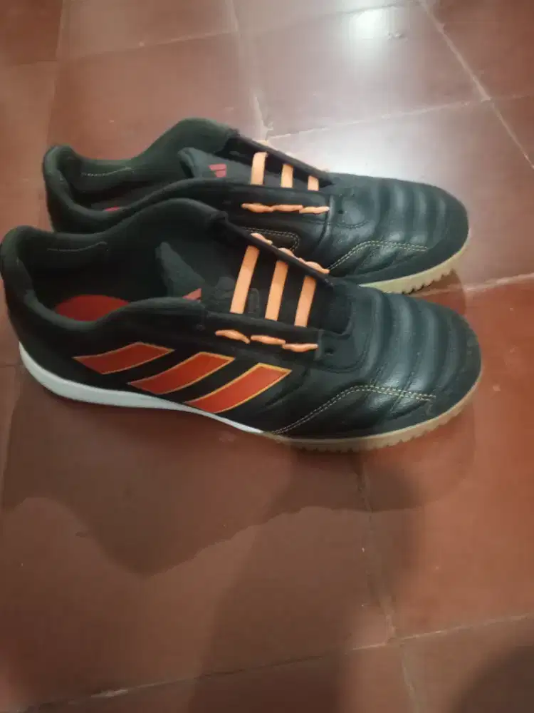 Sepatu futsal Adidas ori