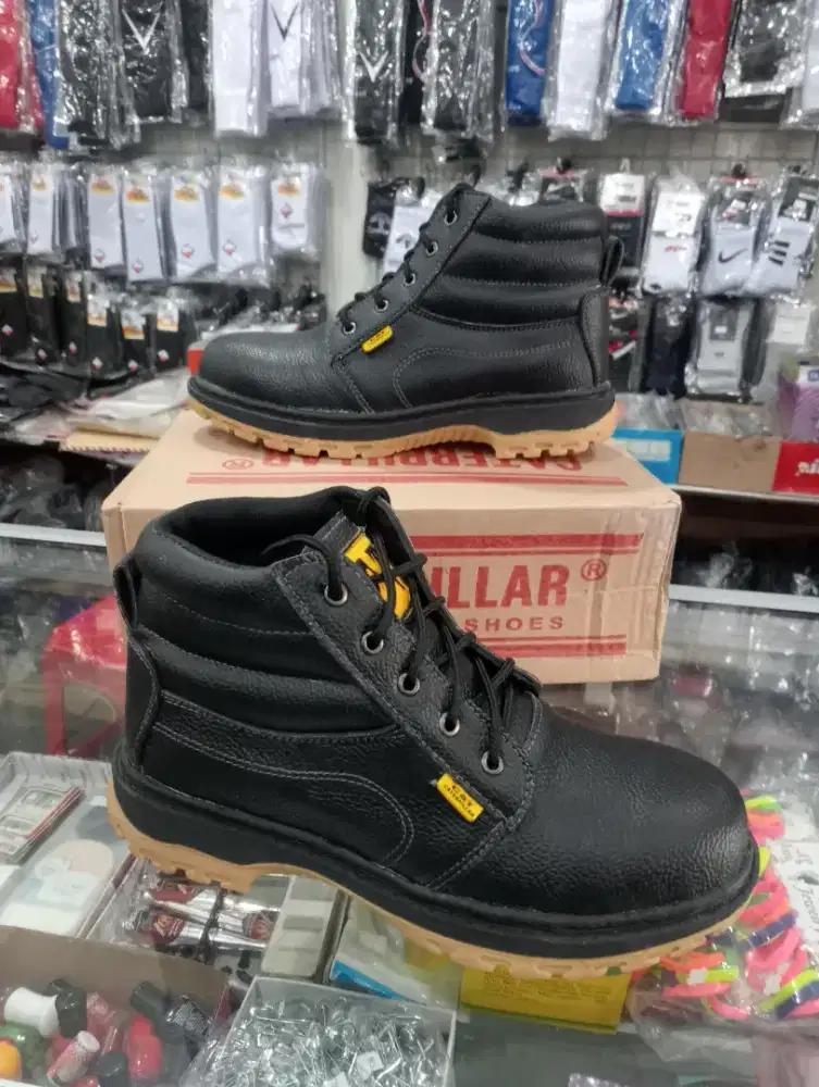 Sepatu boot kulit safety