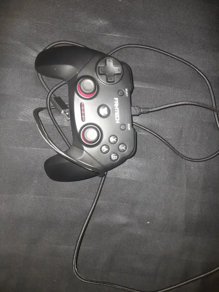 Fantech Revolver GP12 controller gamepad