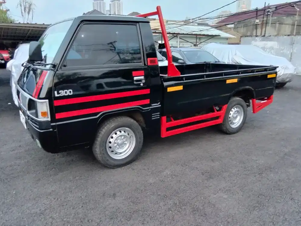 Mitsubishi L300  L 300