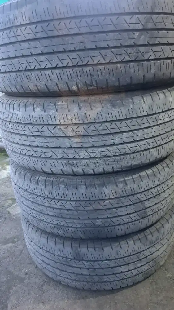 Ban hrv juke venturer innova 215 55 r17 bridgestone turanza er33