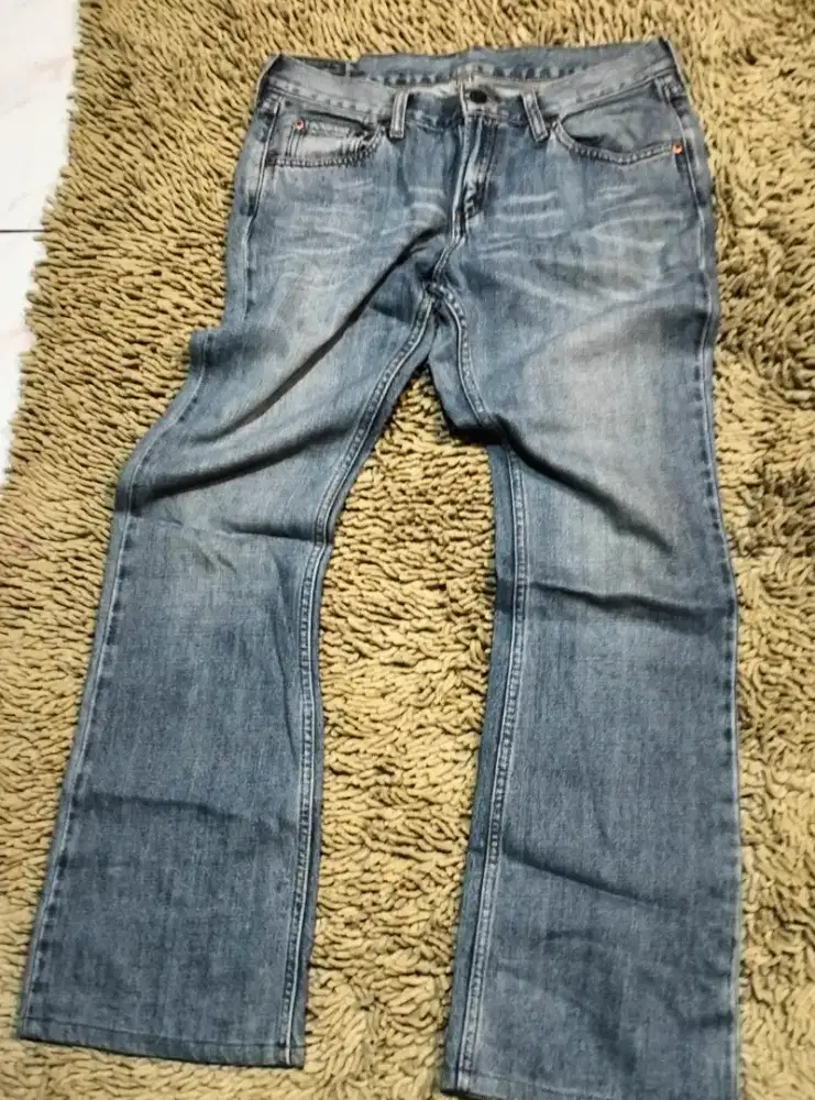 celana jeans pria
LEVIS
LP 88
PJ 104
Lingkar paha56
seken bagus