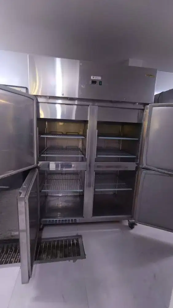 Kulkas / Chiller 4 Pintu