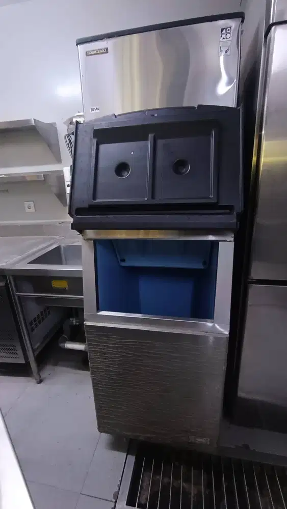 Mesin Es Batu / Ice Cube Machine