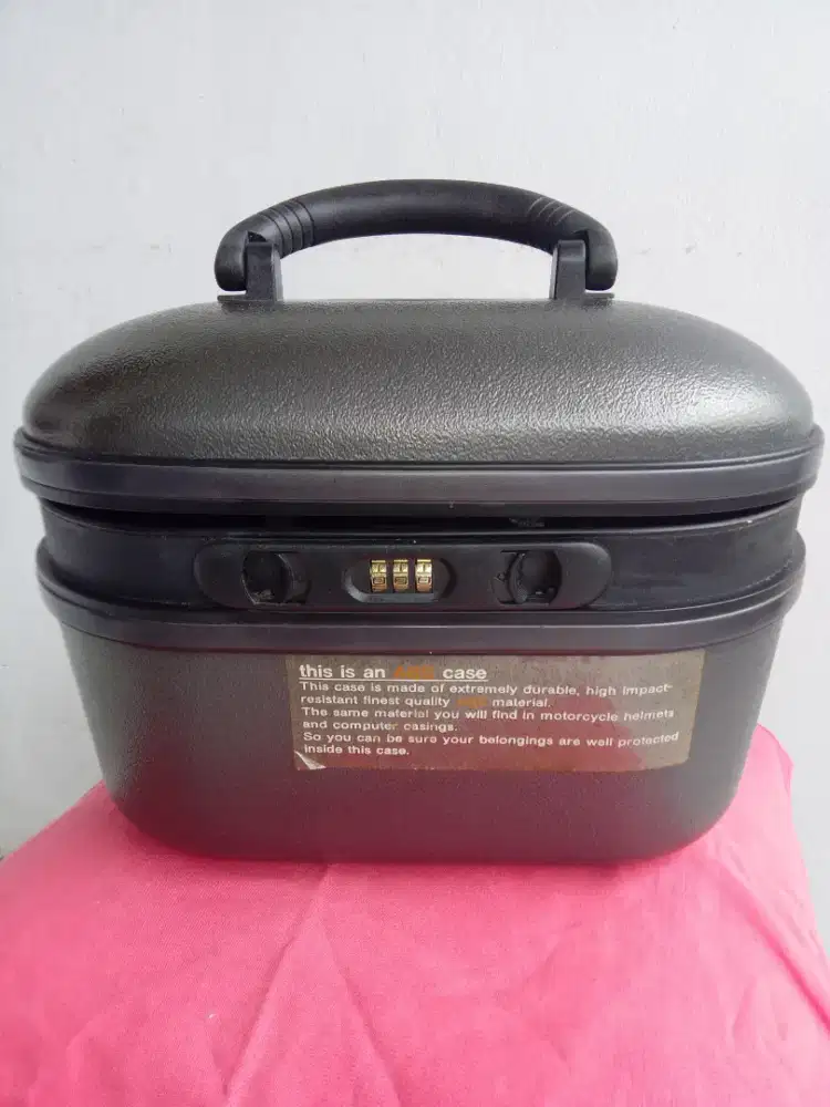 Tas kosmetik vintage merk President