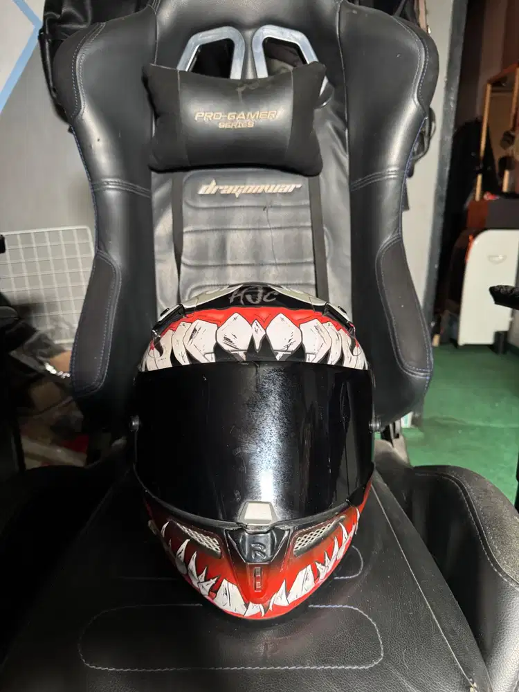 Helm Ala HJC Venom 2