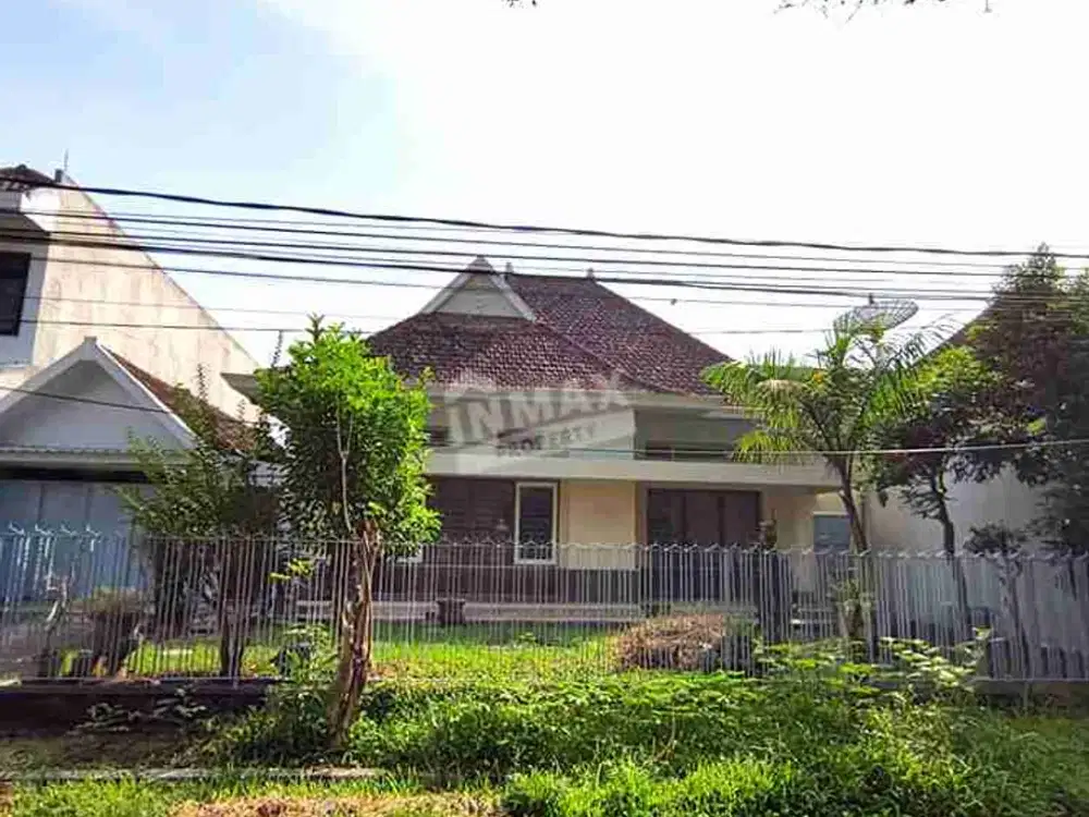 Rumah Vintage Kolonial Klasik terawat 500 meter menuju Jalan Besar Ijen