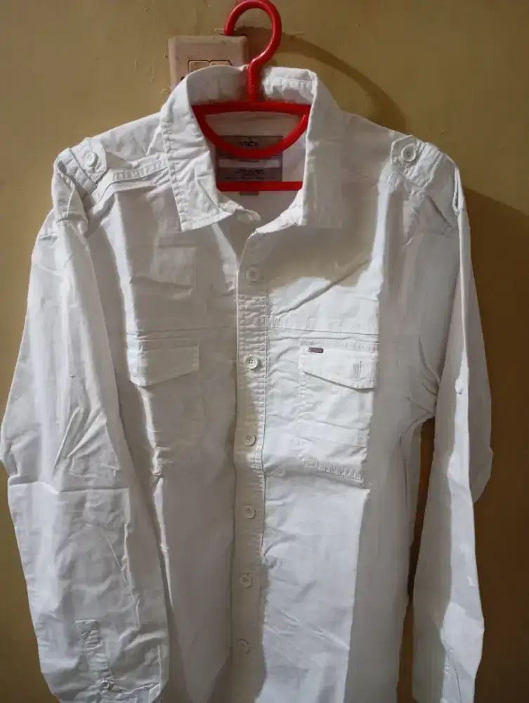 Kemeja cardinal casual putih lengan panjang kancing di lengan