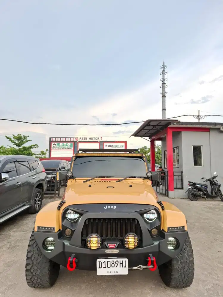 Jeep sahara 2014 3.6 bensin matic. Km 52rb antik full modifikasi