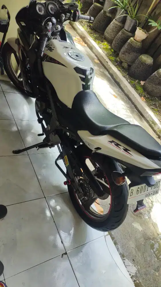 Ninja rr 150 warna putih