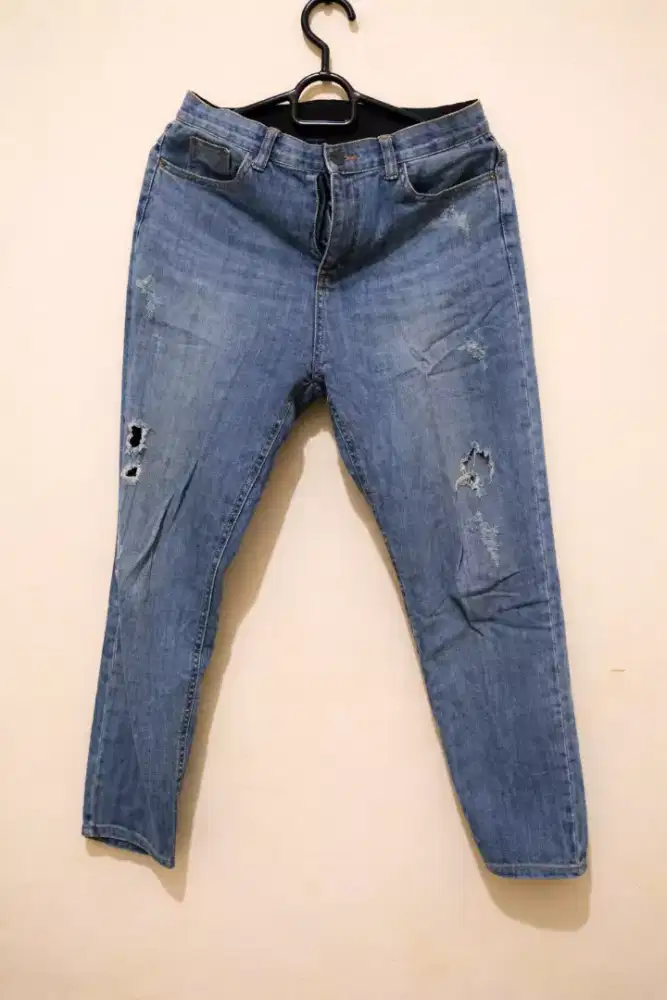 Celana Jeans Pria Biru (Distressed/Ripped)