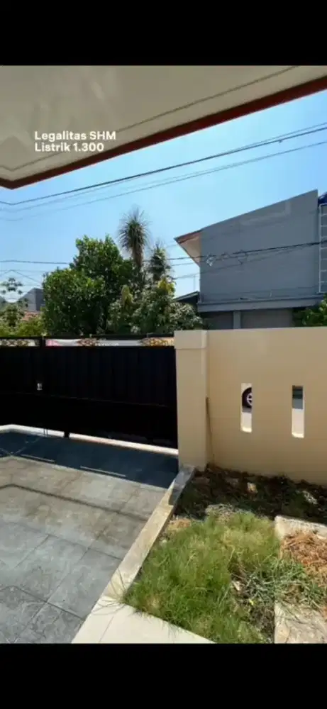 Jual Cepat Rumah dengan Bangunan Baru di Boulevar Hijau, Harapan Indah