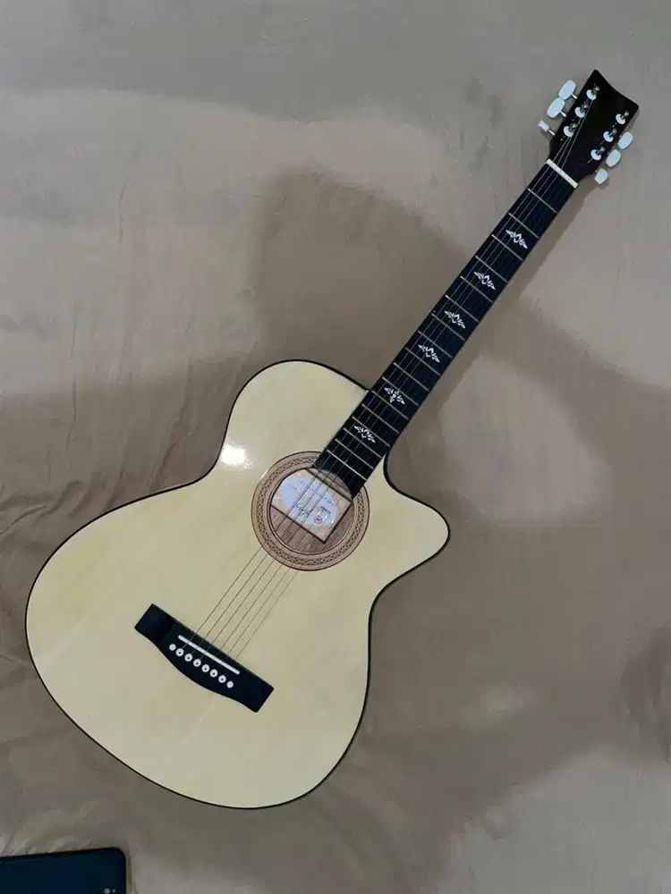 Gitar akustik new