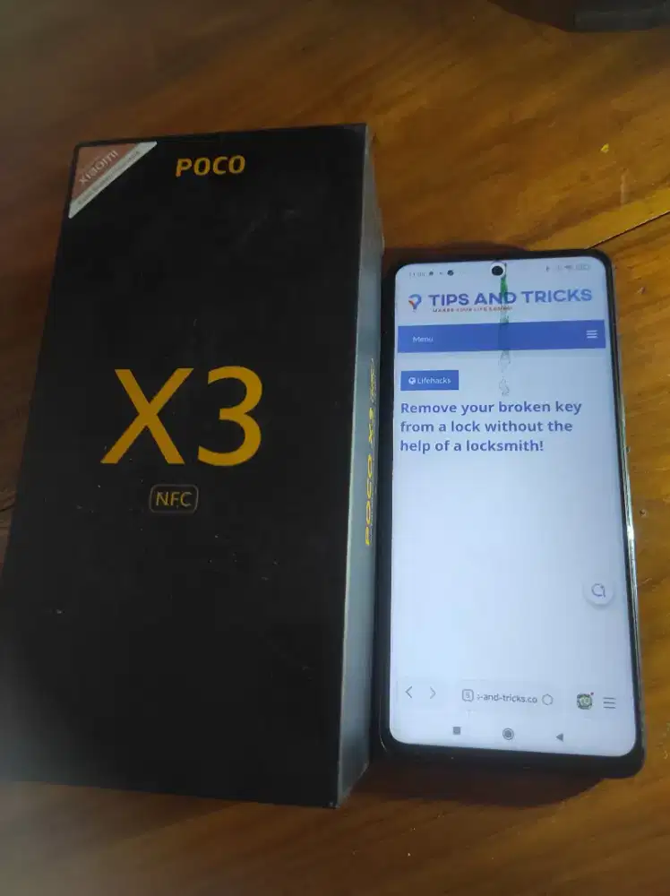 POCO x3  8/128*