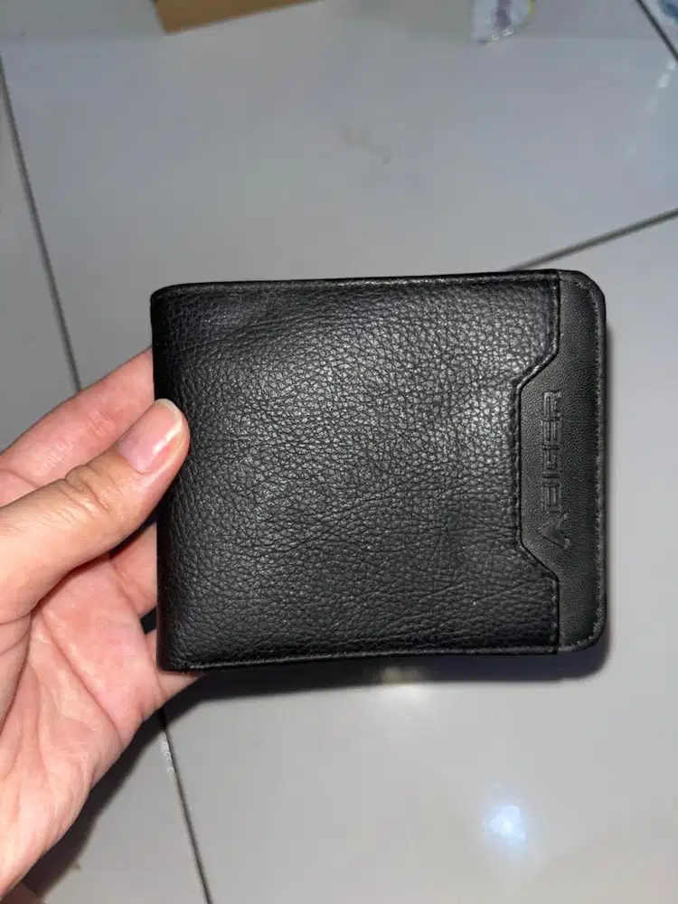 Dompet eiger masih baru