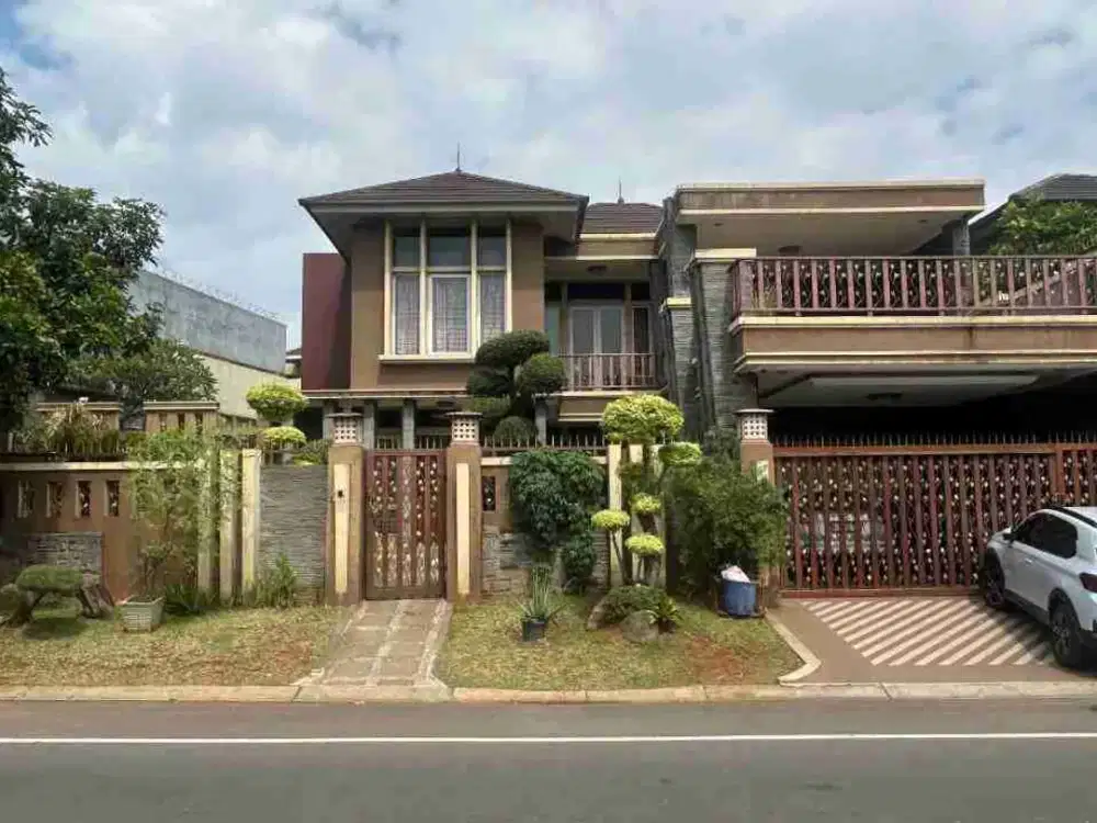 Rumah Mewah Di Jalan Boulevard Kota Wisata Semi Furnished dan Kolam Renang Pribadi