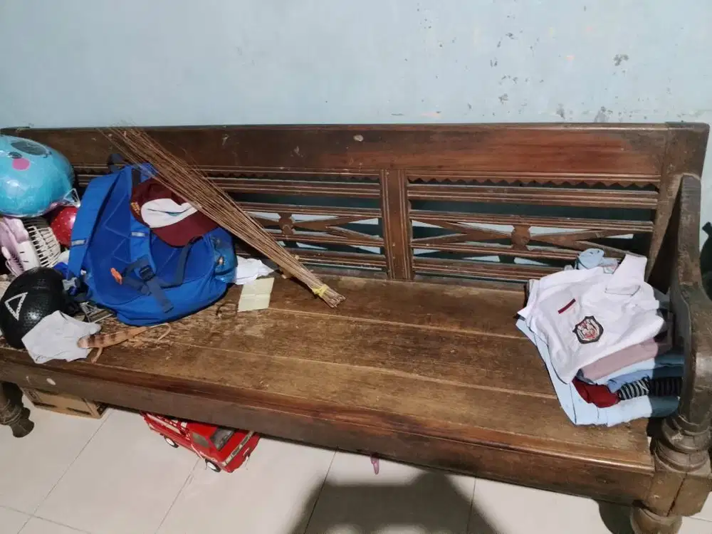 Di jual meja kursi lawas barang kuno