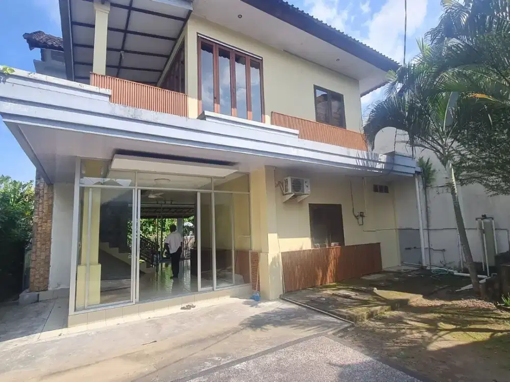 Rumah 2 Lantai Full Furnished Disewakan, di Area Kerobokan
