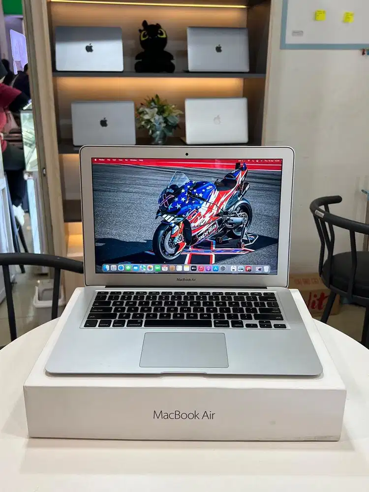 MacBook Air 2017 13 i5 8/256GB  ( iBox )