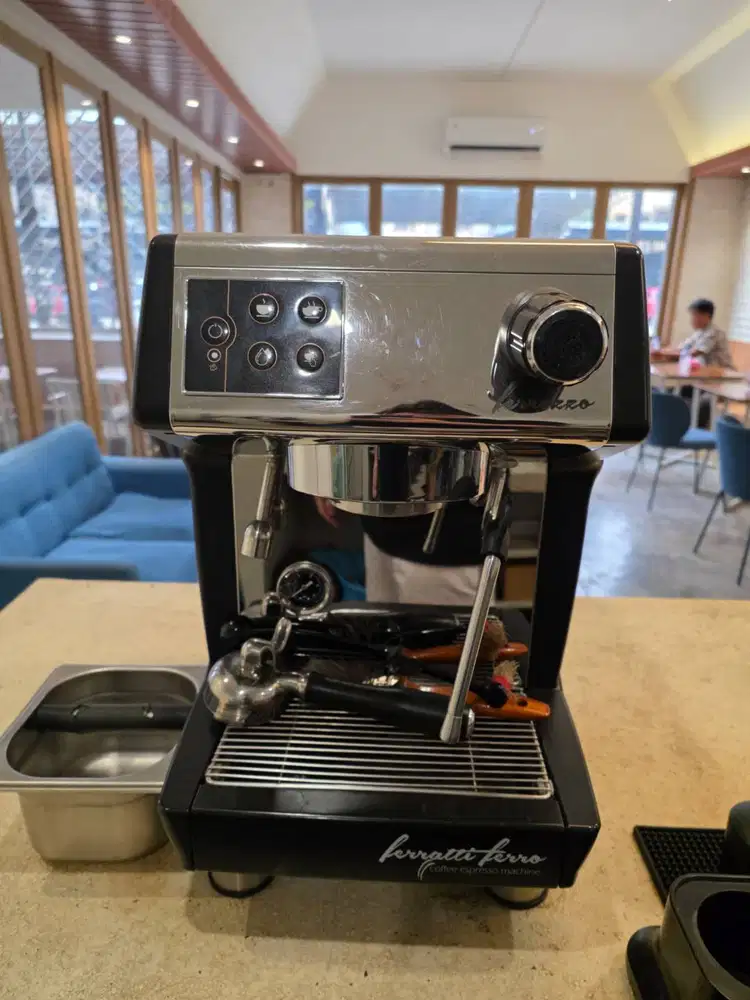 DIJUAL MESIN KOPI FERRATTI FERRO dan GRINDER COMPAK K3  DAN LATINA