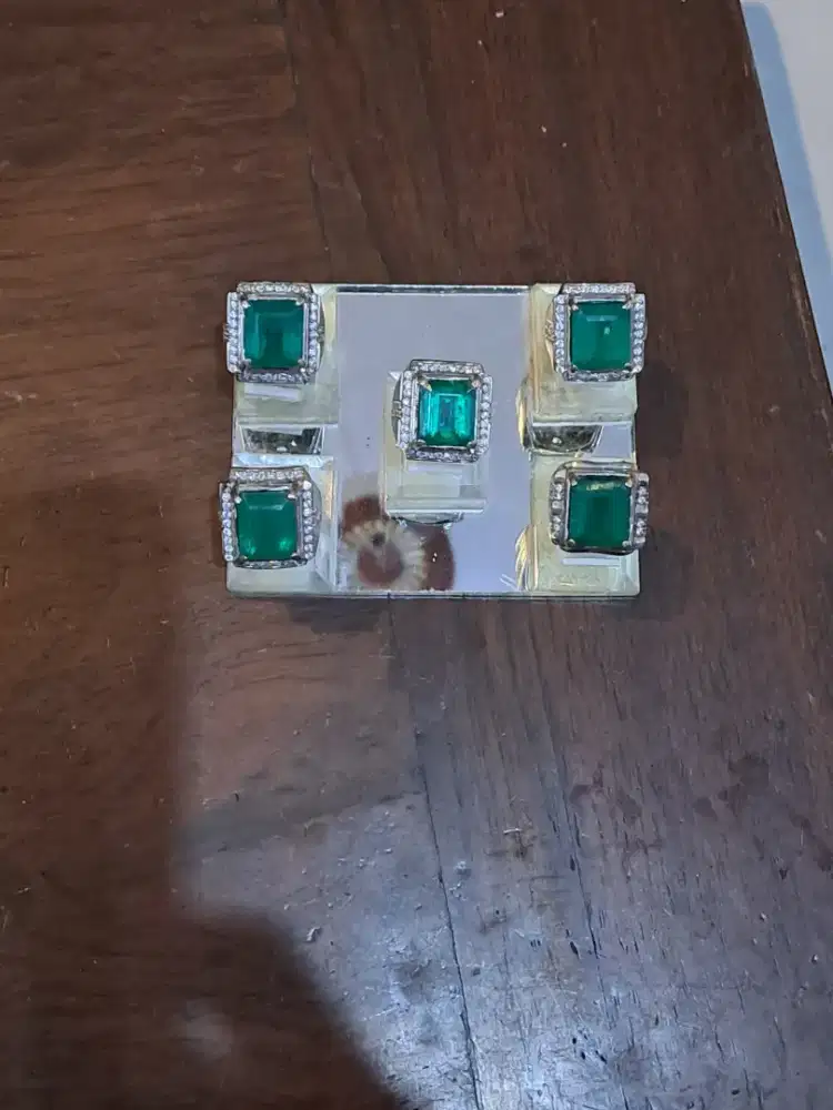 Cincin batu jambrut beron