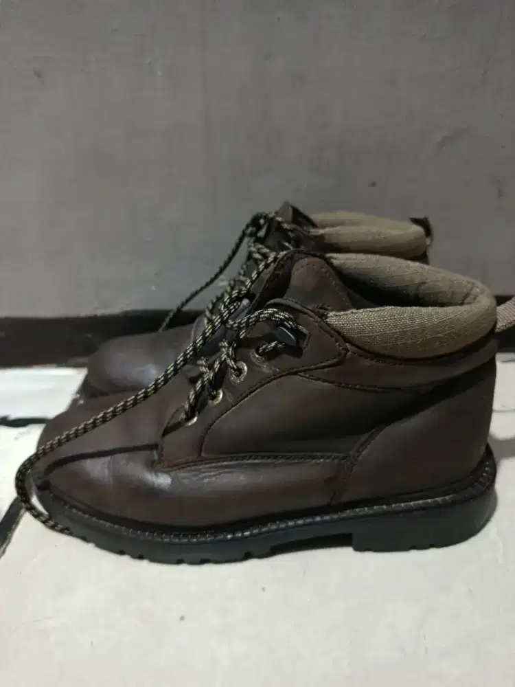 SEPATU BOOTS KULIT LEE COOPER