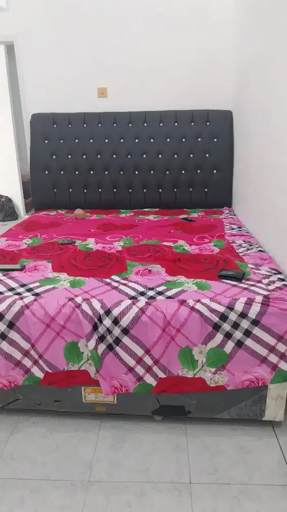 Dipan + sandaran dipan ( tanpa kasur/springbed)