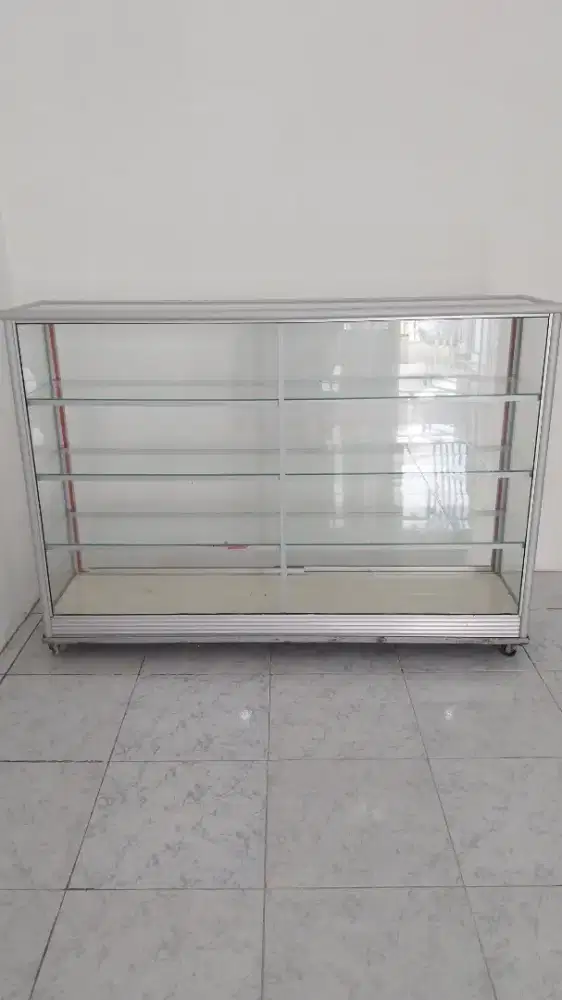 Etalase kaca roda 4