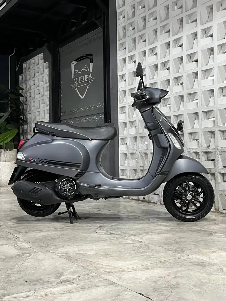 VESPA S125 IGET 2021 - Chintia Mustika