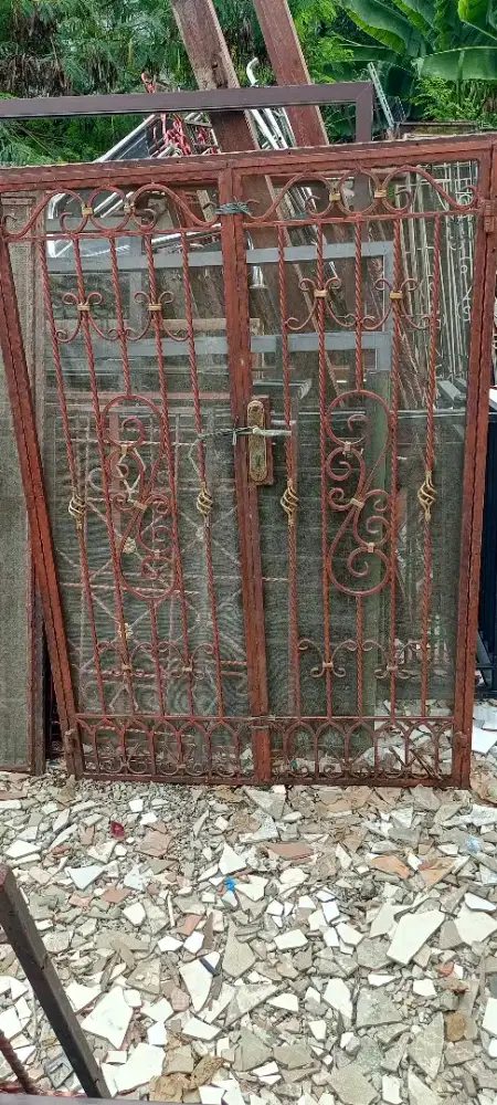 Pintu gerbang kupu  besi tempa berat 134x 205
