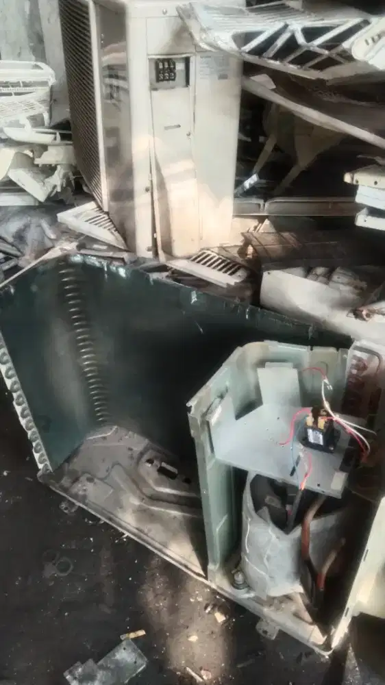 Kami menampung AC bekas dan yg tak layak pakai sebanyak2 nya