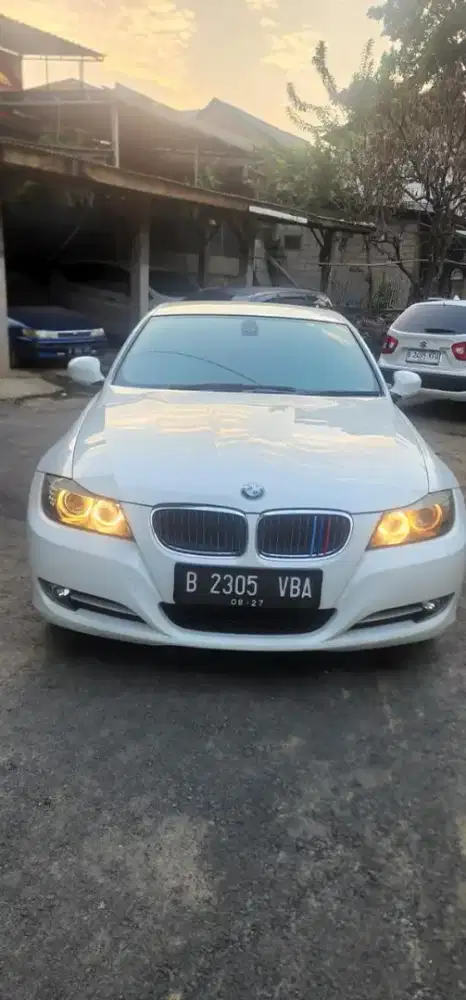 Di jual.mobil bmw 320 i 2012