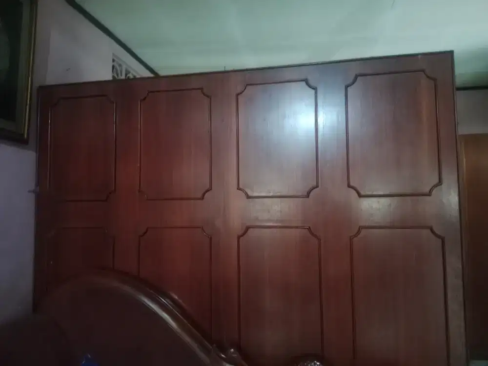 Furniture lemari pajangan atau bufet jati asli di jamin 100%