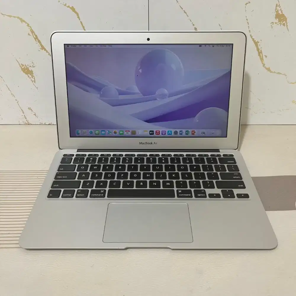 Macbook Air 11-inch Early 2015.