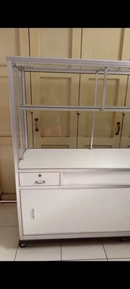 ETALASE MAKANAN/MASAKAN