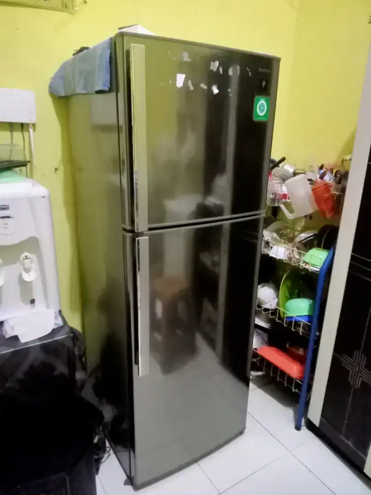 KULKAS SHARP KONDISI BAGUS