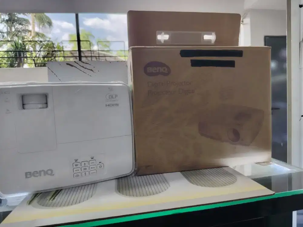 Proyektor BENQ - BX3040 Lengkap Mulus.