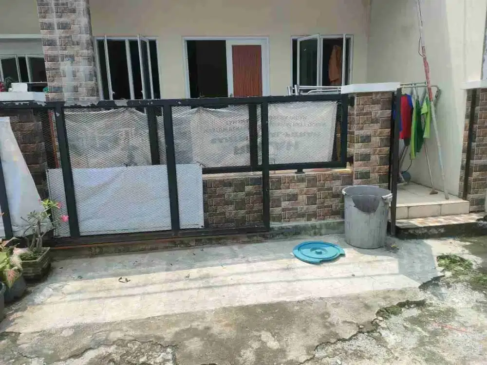 Dijual cepat rumah di wisma asri luas tanah dijual 96 cm lebar tanah 8 cm panjang rumah dijual mengarah ke belakang dapur kamar mandi 2 kamar tidur 3 carport mobil 1 jalan utama 2 arah buat mobil dan motor rumah tidak banjir