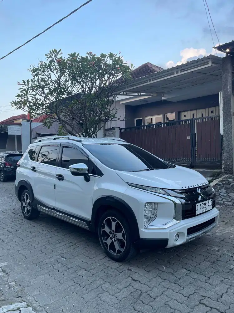 Xpander Crozz A/T, premium package (type rertinggi)