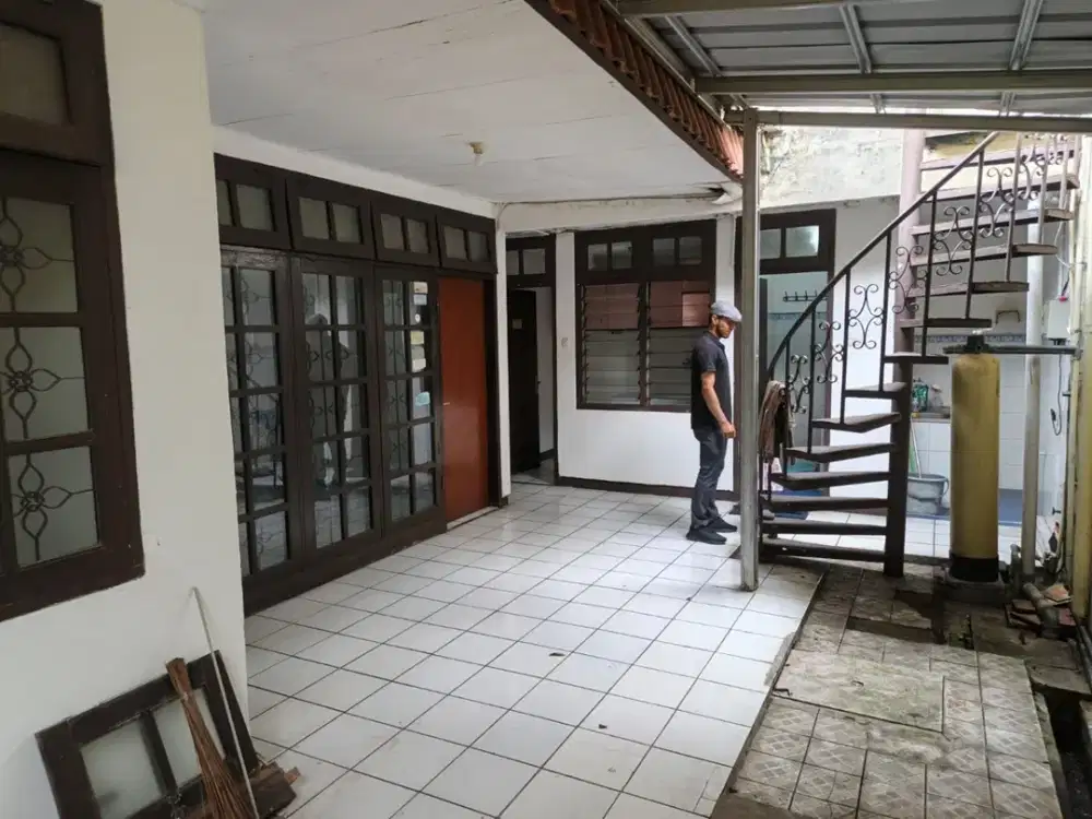 rumah di suryalaya dekat griya buah batu