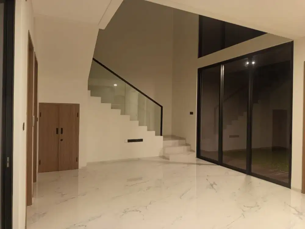 Disewakan Rumah Mewah Baru Siap Huni Cluster ‎Hillary Tipe Hailey 12 Premium