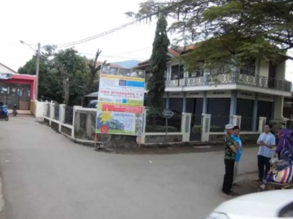 Dijual 1 rumah & 5 ruko lagi disewakan income 125 juta pertahun