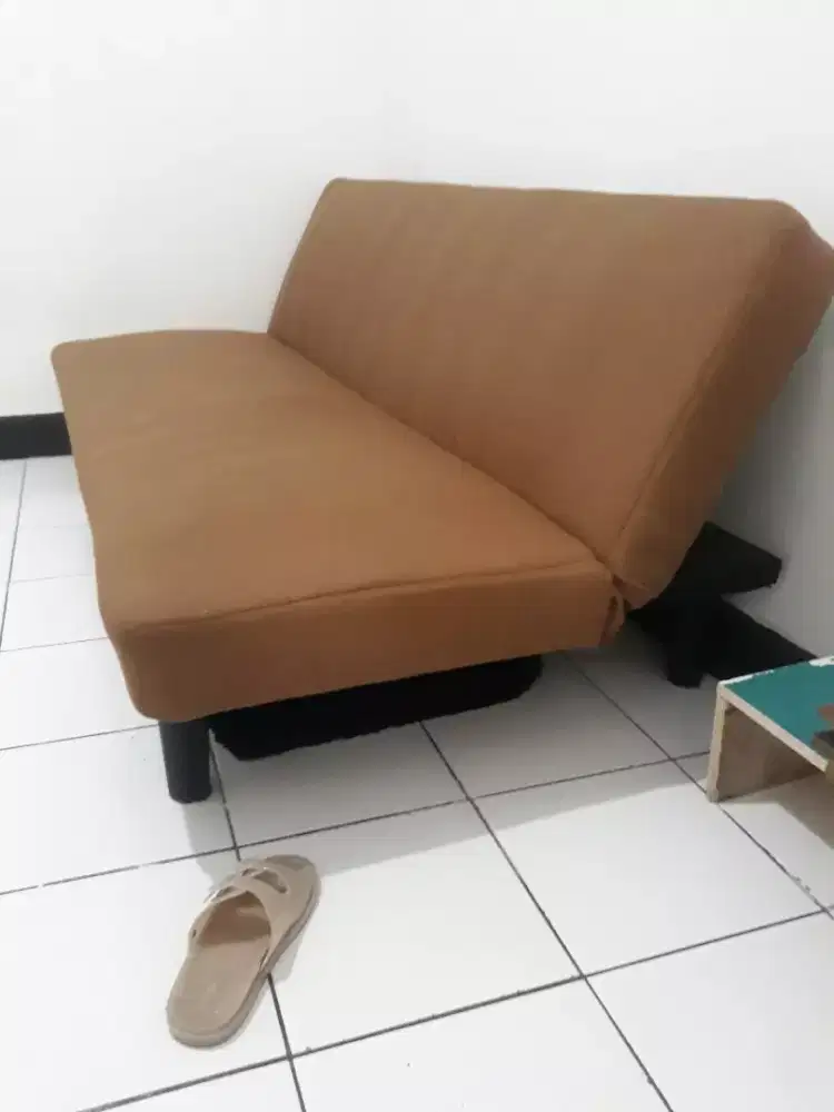 Sofa bed dan meja kaca